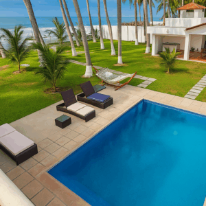 Casa de Lujo en Playa Amatecampo primera fila.