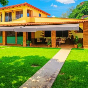 Casa amplia en Residencial Lomas de San Francisco en venta