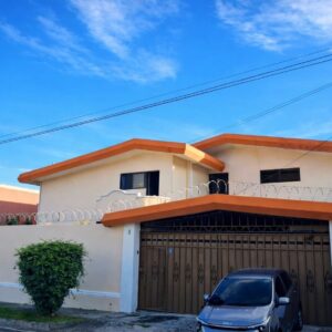 En venta casa en Ciudad Merliot, Santa Tecla, El Salvador