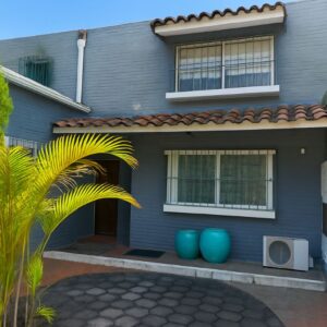 En venta casa en Colonia Escalón, a 2 min de Centro Comercial Galerías