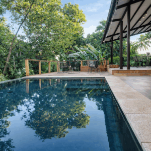 En venta casa en Res. La Hacienda, San José Villanueva, El Salvador