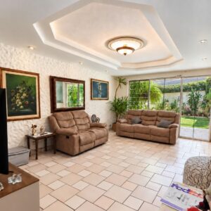 En Venta Casa En Residencial Primavera, Santa Tecla, La Libertad, El Salvador