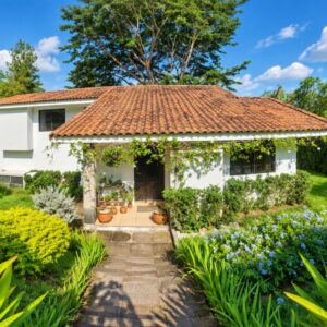 En Venta Casa En Res. La Hacienda, San José Villanueva, San Salvador